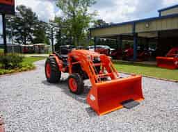 Kubota LX2610SUHSD Tractor