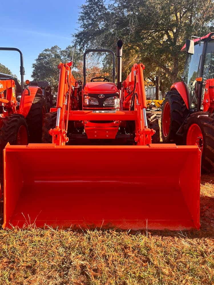 Kubota M6060HD Tractor