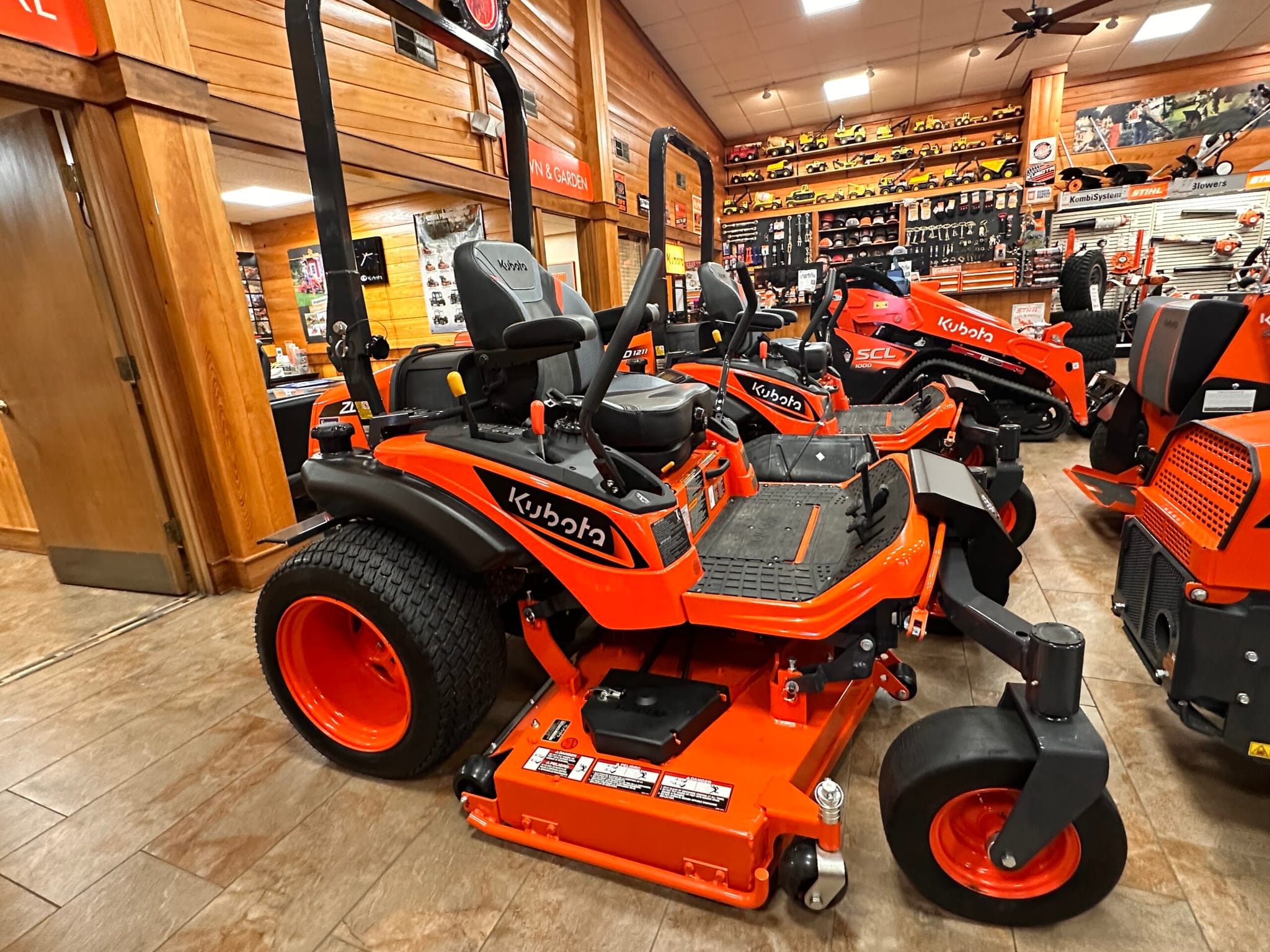 Kubota ZD1211 60″ Rear Discharge Zero-Turn Mower